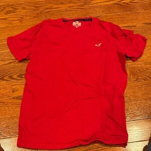 Hollister Men's Short Sleeve Tee in Vibrant Red